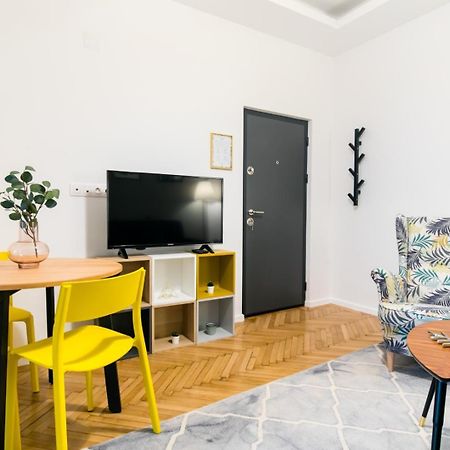 Heart Of The City - Cozy Apartments In Prime Location 부쿠레슈티 외부 사진