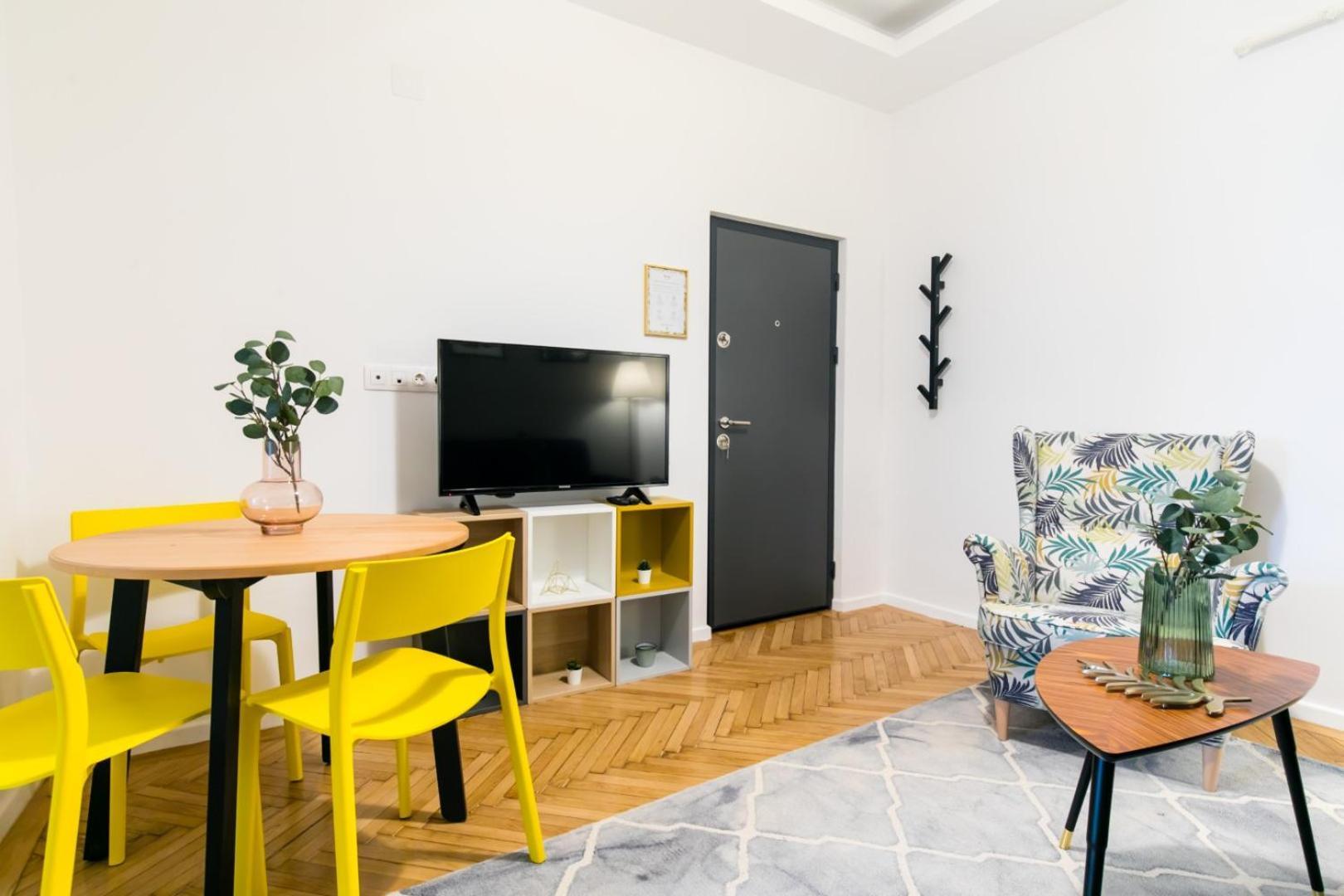Heart Of The City - Cozy Apartments In Prime Location 부쿠레슈티 외부 사진