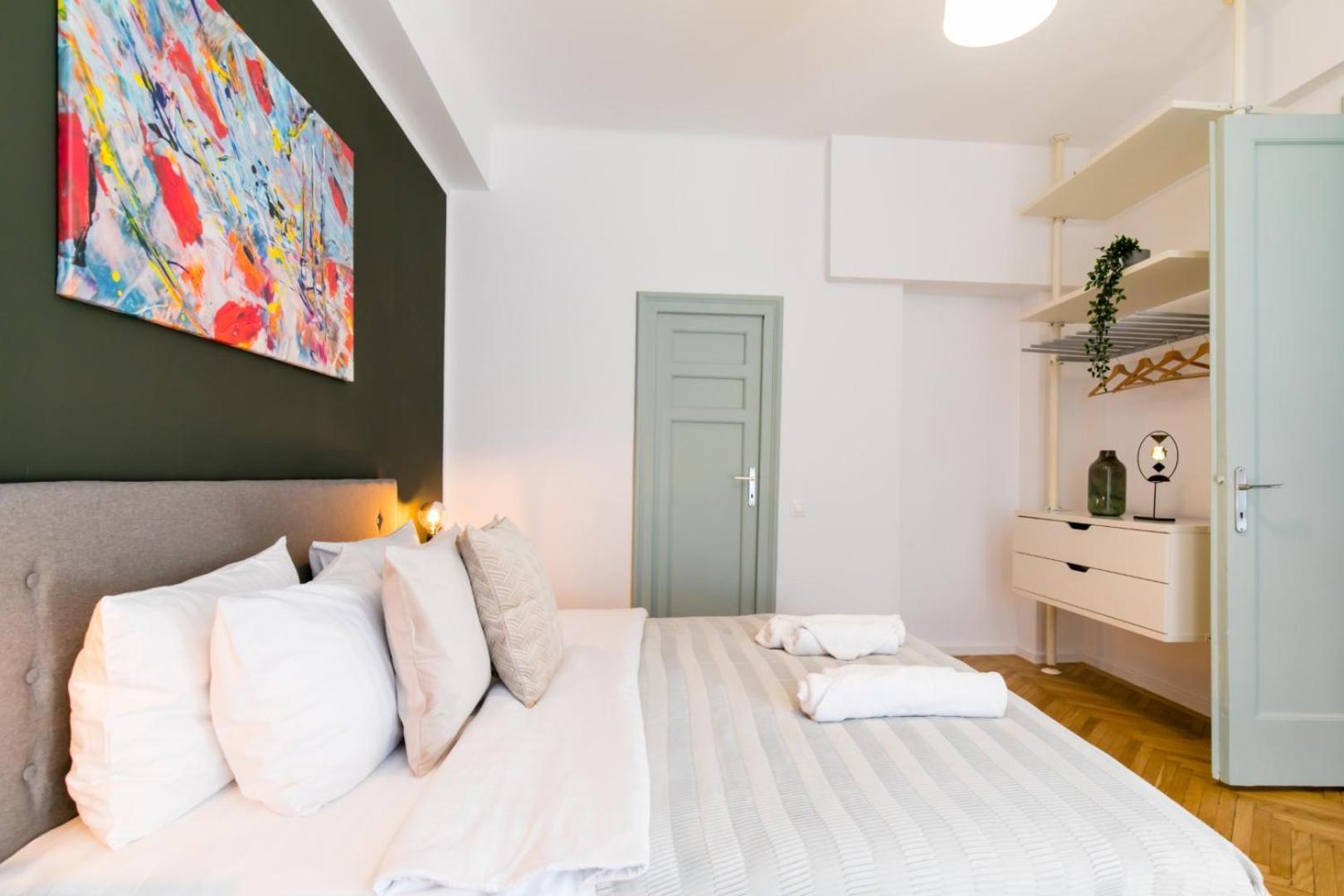 Heart Of The City - Cozy Apartments In Prime Location 부쿠레슈티 객실 사진